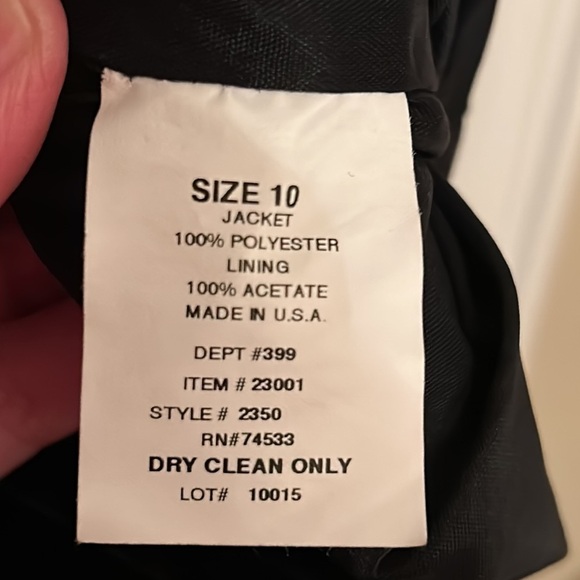 Black Velvet size 8 lined blazer with 4 red jewel tone buttons - Picture 4 of 6